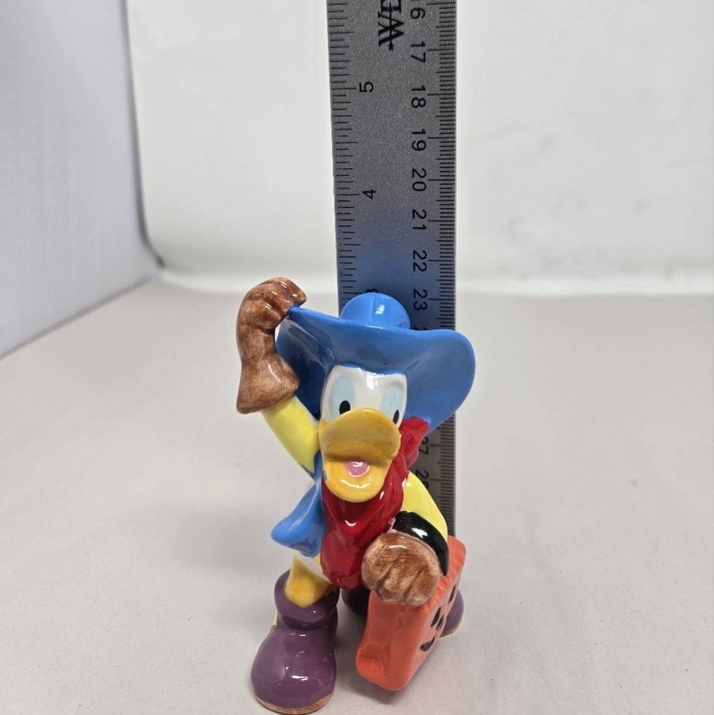 Donald Duck Enesco Walt Disney Donald As A Cowboy For Halloween Figurine - Picture 8 of 11